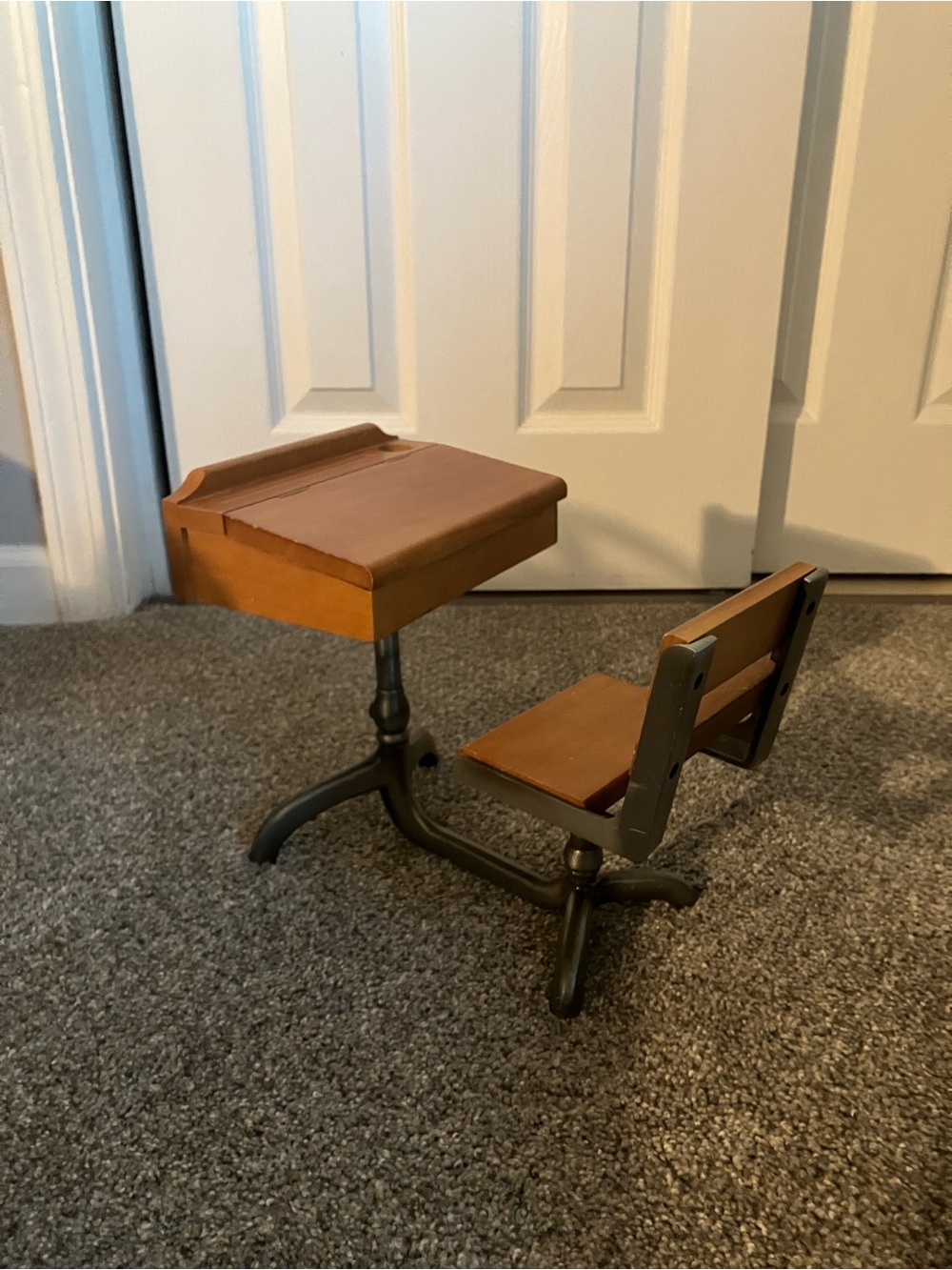 Pleasant Company American Girl Molly’s School Desk